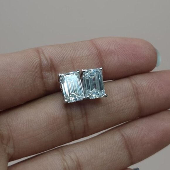 18Kt Gold 4 Ct Emerald Cut Lab Grown Diamond Studs Earrings - Picture 4 of 5